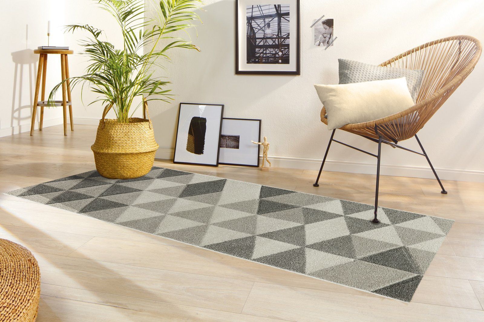 Chodnik dywanowy do salonu - praktyczne i stylowe rozwiązanie