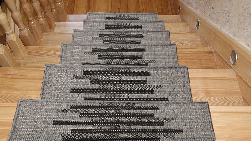 Jak wybrać odpowiednie chodniki dywanowe na schody?